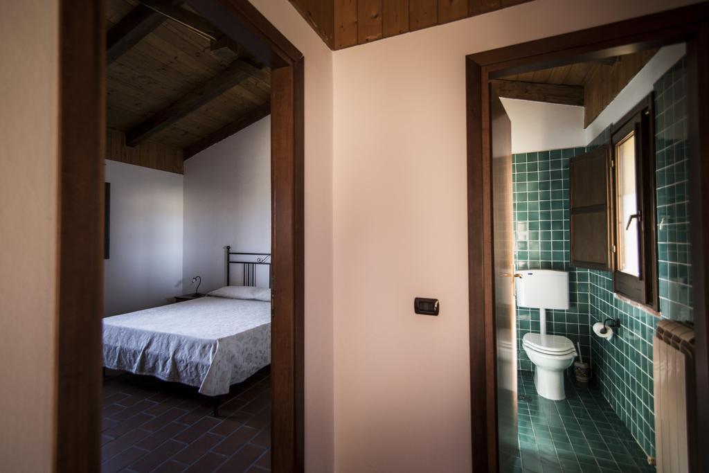 Agriturismo Il Giriatello โครโตเน ภายนอก รูปภาพ
