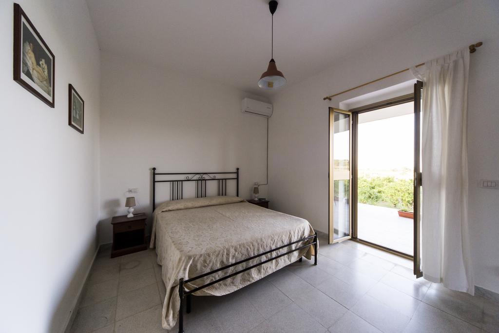 Agriturismo Il Giriatello โครโตเน ภายนอก รูปภาพ