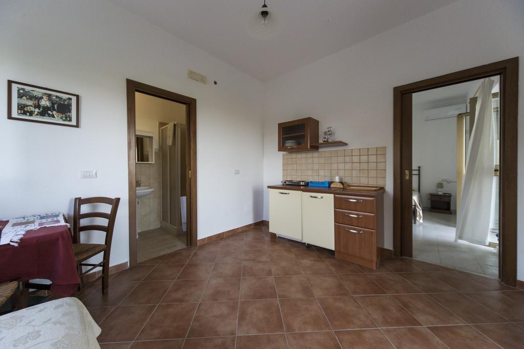 Agriturismo Il Giriatello โครโตเน ภายนอก รูปภาพ