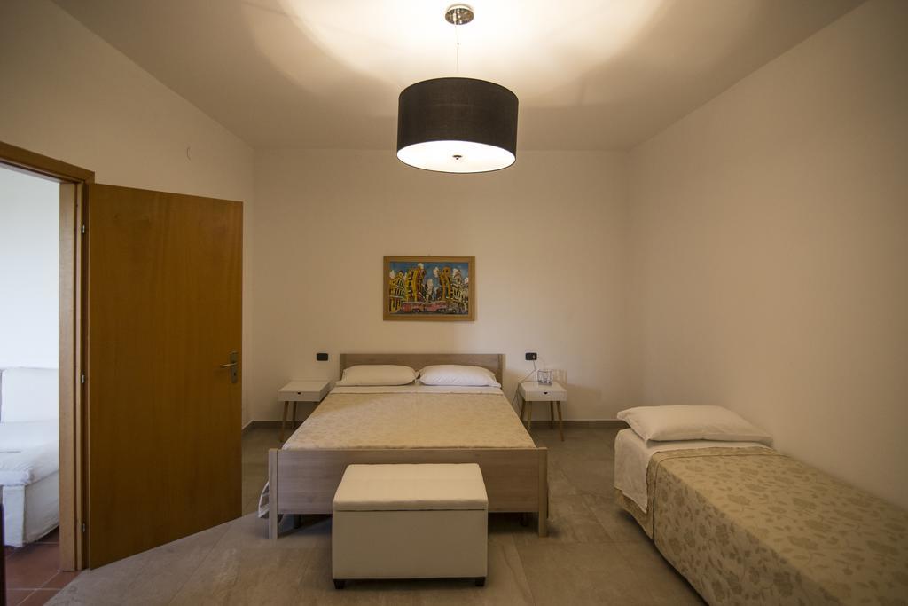Agriturismo Il Giriatello โครโตเน ภายนอก รูปภาพ